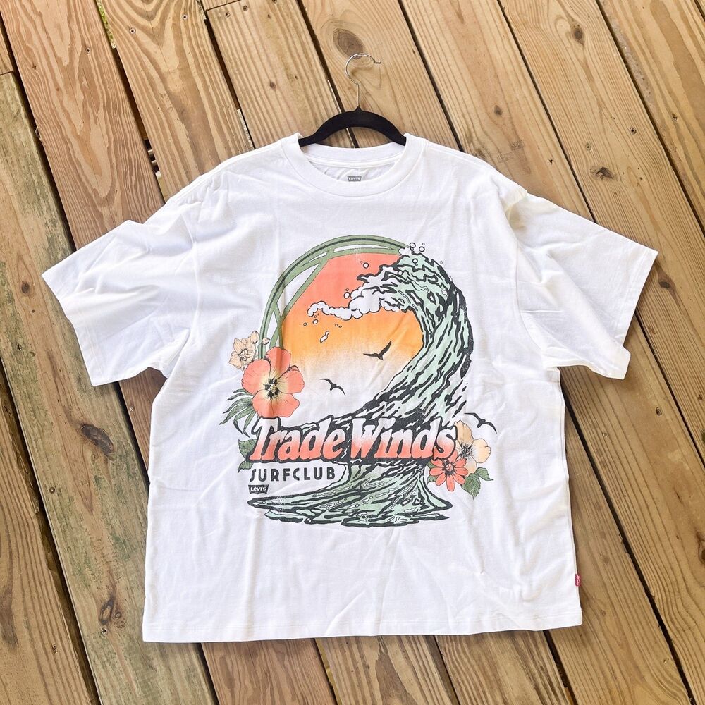 NWOT Levi's Oversized Graphic Short Stack T Shirt - Women's Size Small - Beachy